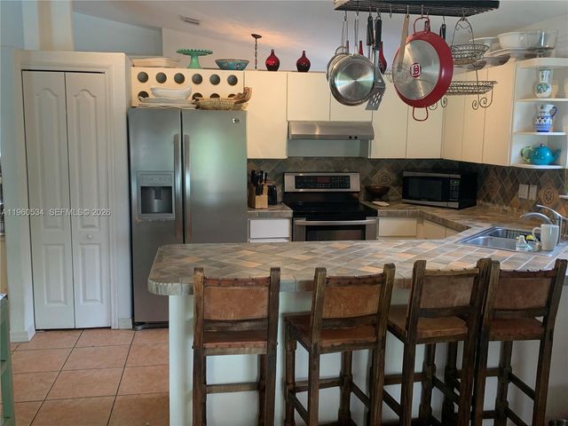 7971 NW 186th Ter, Hialeah, FL 33015