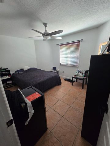 7971 NW 186th Ter, Hialeah, FL 33015