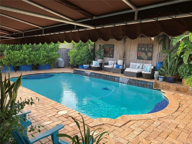 7971 NW 186th Ter, Hialeah, FL 33015