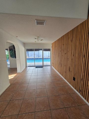 7971 NW 186th Ter, Hialeah, FL 33015