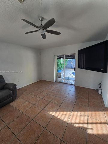 7971 NW 186th Ter, Hialeah, FL 33015