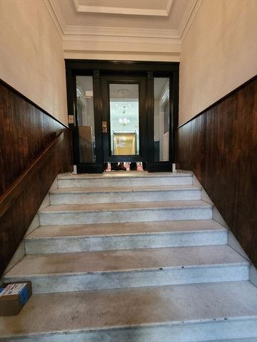60 Queensbury St 2, Boston, MA 02215