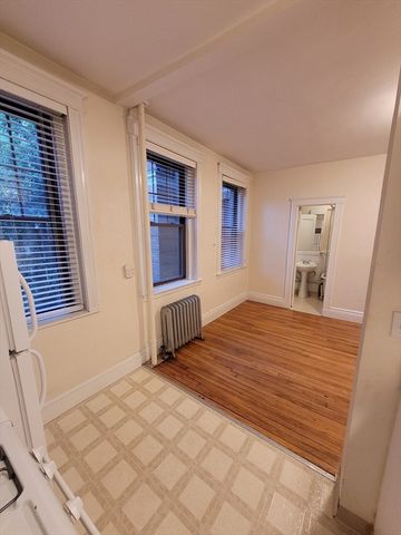 60 Queensbury St 2, Boston, MA 02215