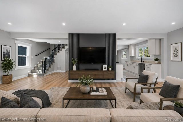 23377 Carlisle Avenue, Hazel Park, MI 48030