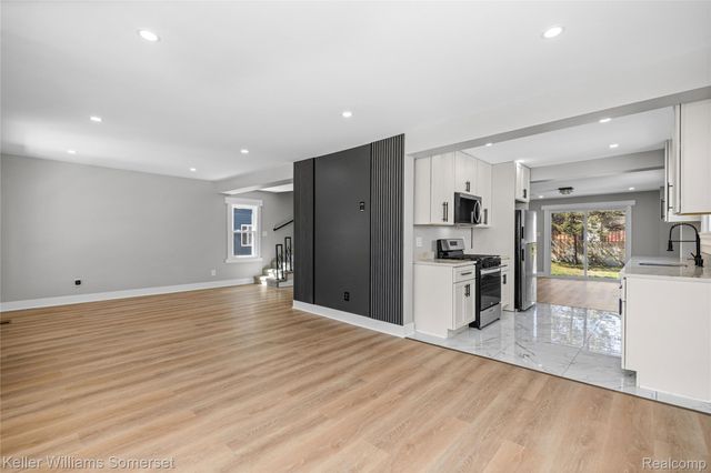 23377 Carlisle Avenue, Hazel Park, MI 48030