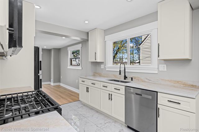 23377 Carlisle Avenue, Hazel Park, MI 48030