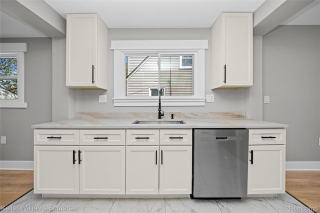 23377 Carlisle Avenue, Hazel Park, MI 48030