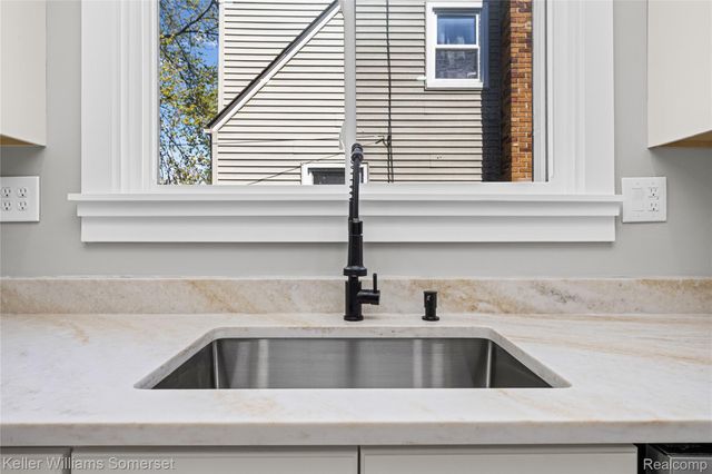 23377 Carlisle Avenue, Hazel Park, MI 48030