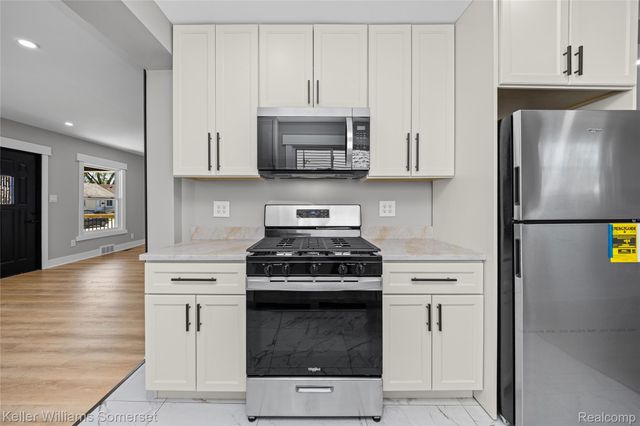 23377 Carlisle Avenue, Hazel Park, MI 48030