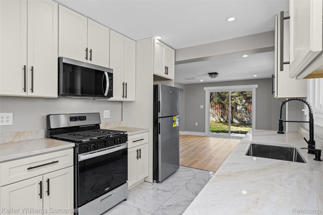 23377 Carlisle Avenue, Hazel Park, MI 48030