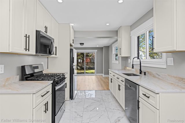 23377 Carlisle Avenue, Hazel Park, MI 48030