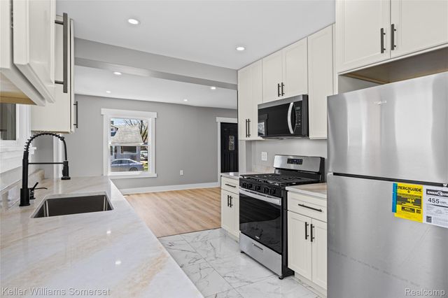 23377 Carlisle Avenue, Hazel Park, MI 48030