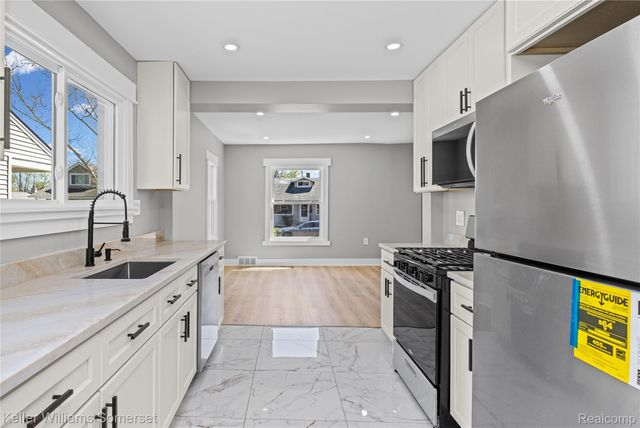 23377 Carlisle Avenue, Hazel Park, MI 48030