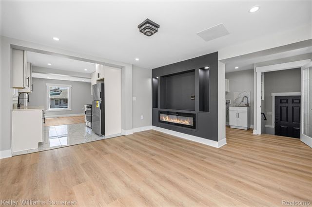 23377 Carlisle Avenue, Hazel Park, MI 48030