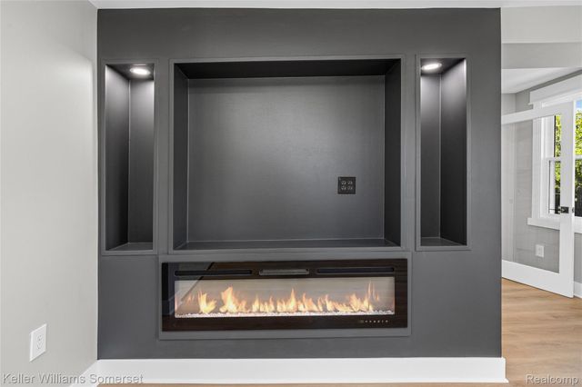 23377 Carlisle Avenue, Hazel Park, MI 48030