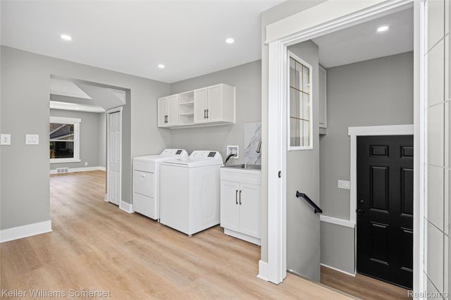 23377 Carlisle Avenue, Hazel Park, MI 48030