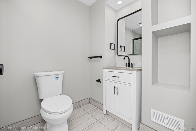 23377 Carlisle Avenue, Hazel Park, MI 48030