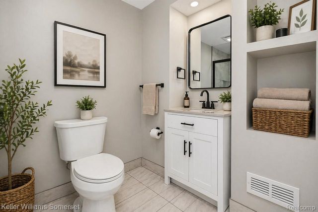 23377 Carlisle Avenue, Hazel Park, MI 48030