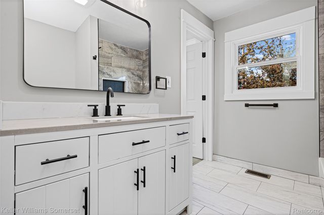 23377 Carlisle Avenue, Hazel Park, MI 48030