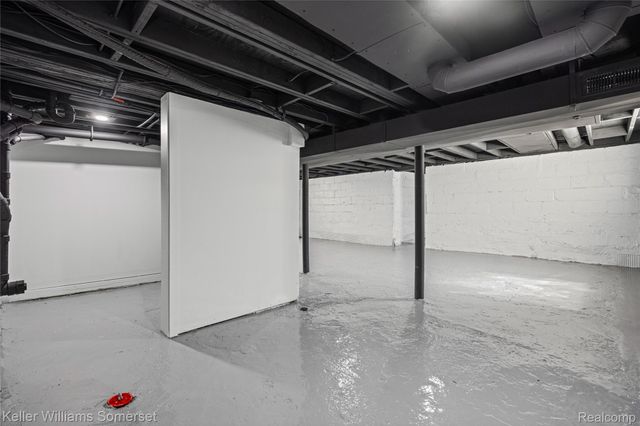 23377 Carlisle Avenue, Hazel Park, MI 48030