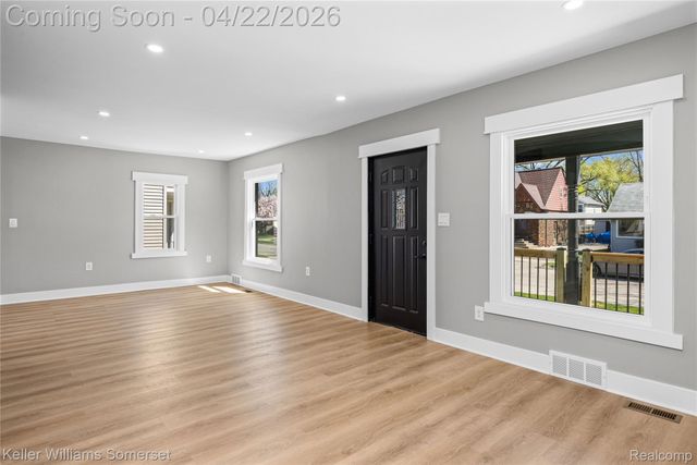 23377 Carlisle Avenue, Hazel Park, MI 48030