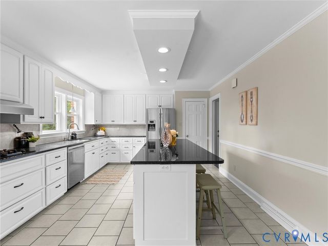 7711 Kenmore Cir, Richmond, VA 23225