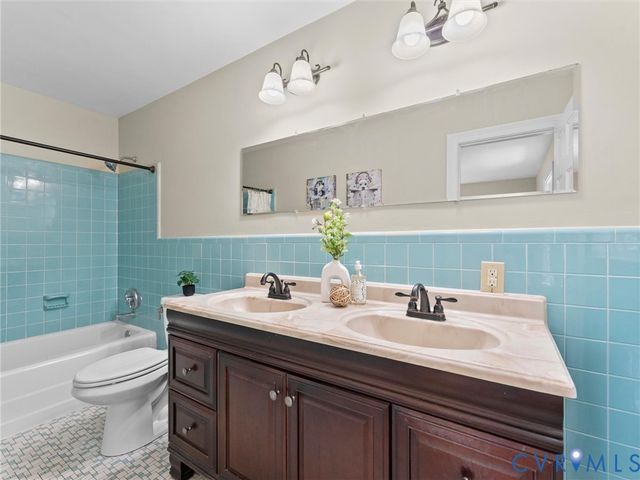7711 Kenmore Cir, Richmond, VA 23225