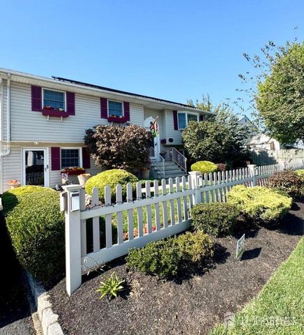 902 10th Street, Keyport, NJ 07735
