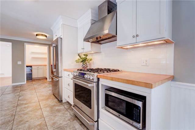 27 Crestview Drive, Pittsford, NY 14534