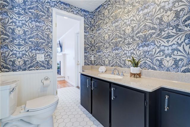 27 Crestview Drive, Pittsford, NY 14534