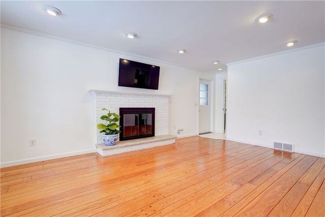 27 Crestview Drive, Pittsford, NY 14534