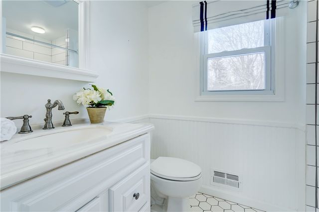 27 Crestview Drive, Pittsford, NY 14534