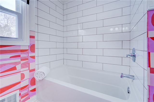 27 Crestview Drive, Pittsford, NY 14534