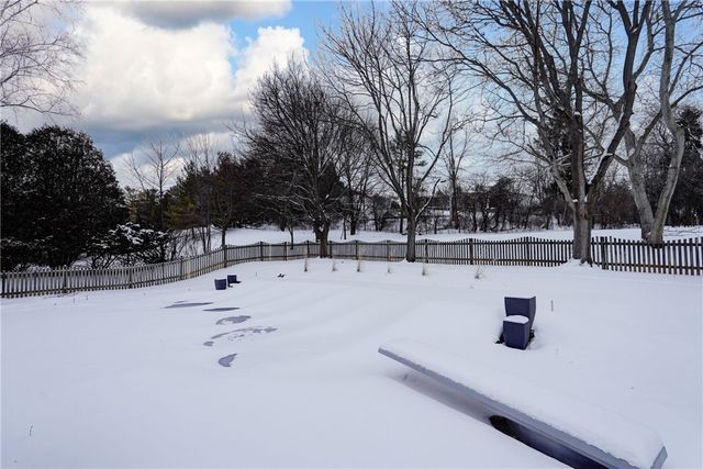 27 Crestview Drive, Pittsford, NY 14534