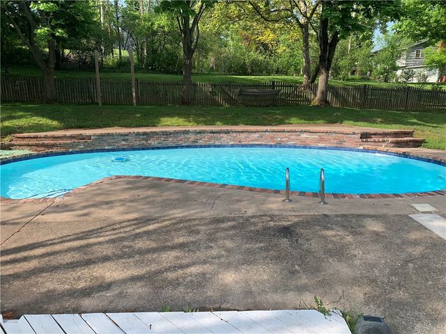 27 Crestview Drive, Pittsford, NY 14534