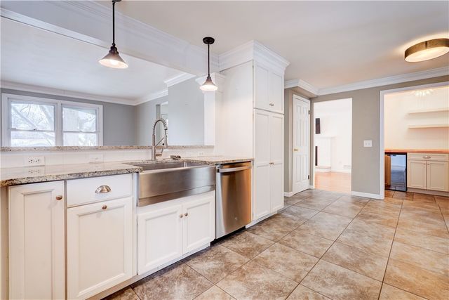 27 Crestview Drive, Pittsford, NY 14534