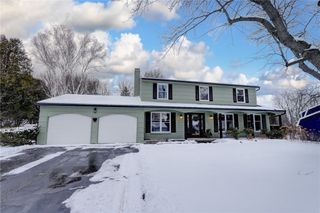 27 Crestview Drive, Pittsford, NY 14534