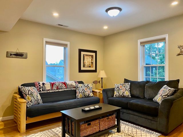 61 Callender Avenue 2, Newport, RI 02840