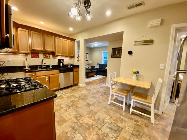 61 Callender Avenue 2, Newport, RI 02840