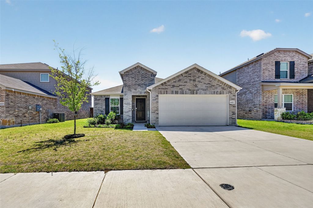 4417 Benham Drive, Fort Worth, TX 76036