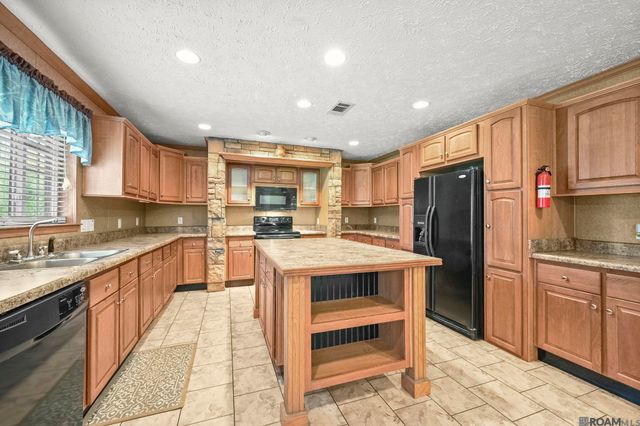 9550 Comite Dr, Baker, LA 70714