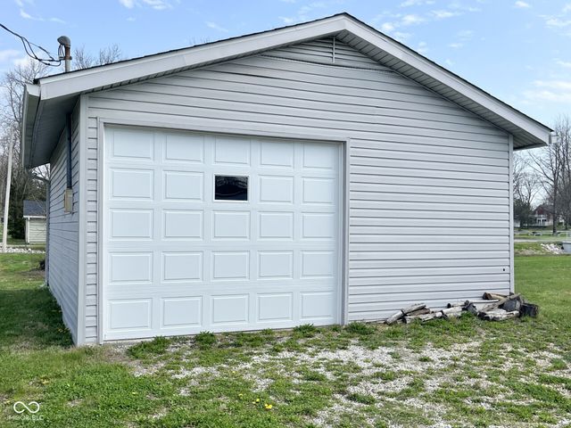 928 S Walnut Street, Seymour, IN 47274