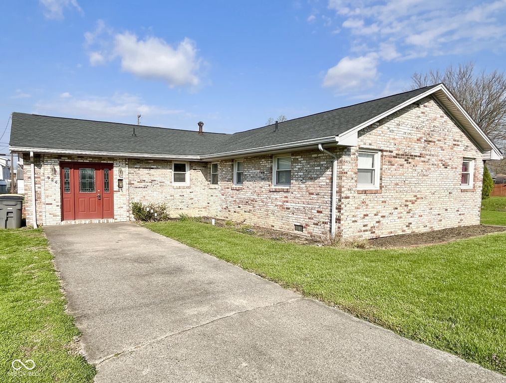 928 S Walnut Street, Seymour, IN 47274