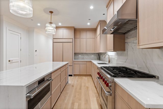 1942 N Orchard Street 1N, Chicago, IL 60614
