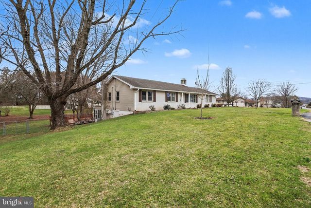 60 FAIRWAY DR, Etters, PA 17319