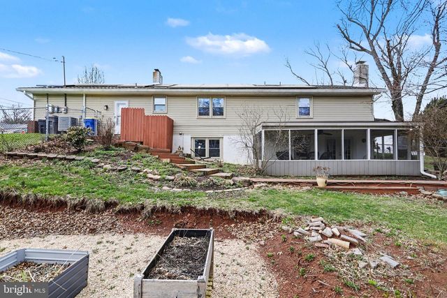 60 FAIRWAY DR, Etters, PA 17319