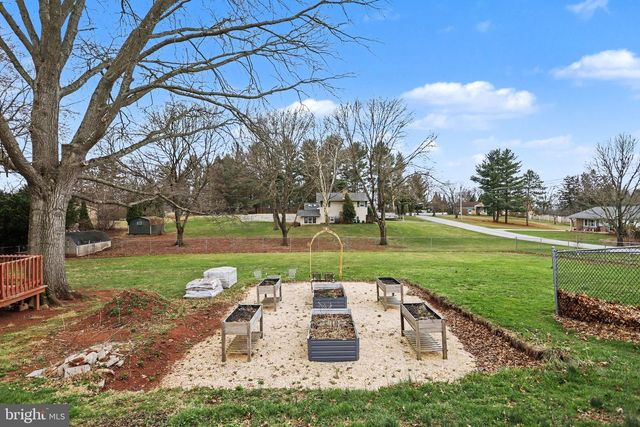 60 FAIRWAY DR, Etters, PA 17319