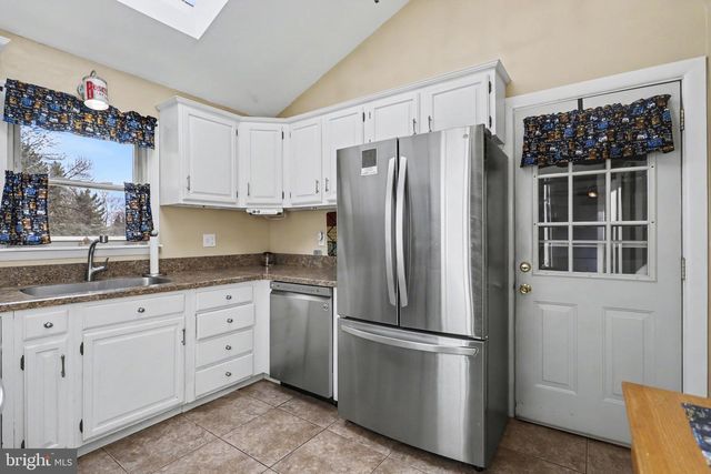 60 FAIRWAY DR, Etters, PA 17319