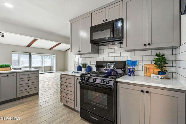 11273 IVANHOE Drive, El Paso, TX 79936