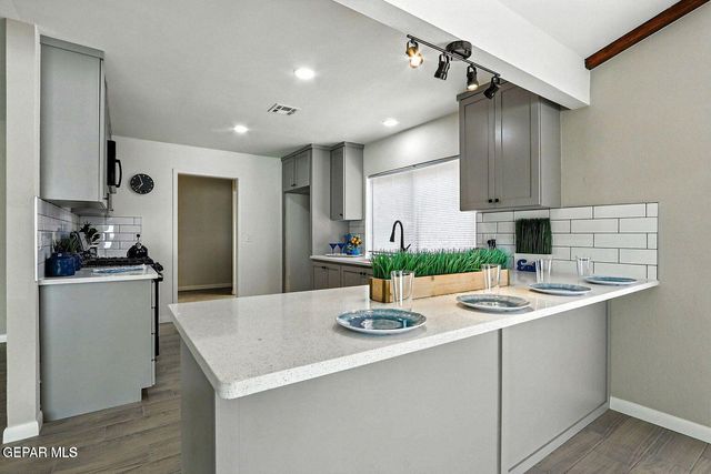 11273 IVANHOE Drive, El Paso, TX 79936